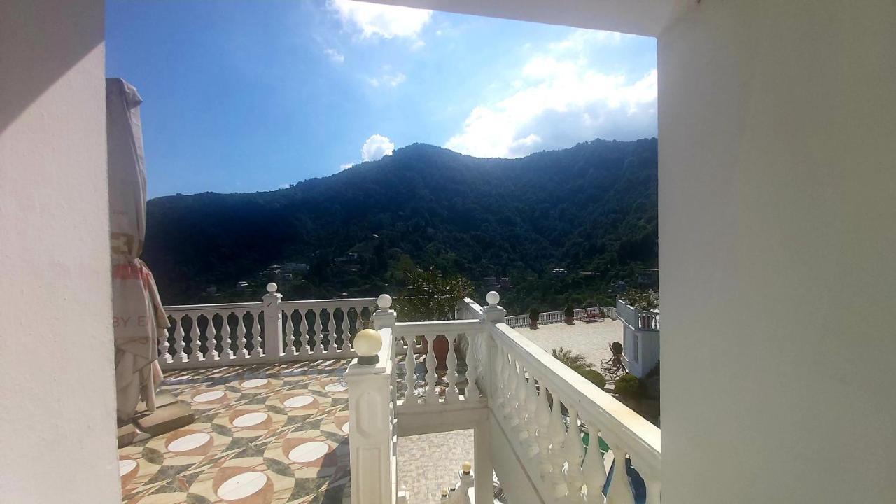 Hotel Zura Palace Kwariati Exterior foto